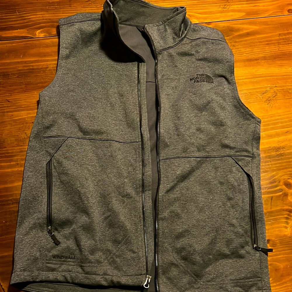 Men’s Northface vest